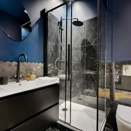 Amazing 10bed In The Heart Of Le Marais And Suprises...