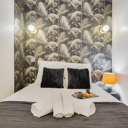 Amazing 10bed In The Heart Of Le Marais And Suprises...